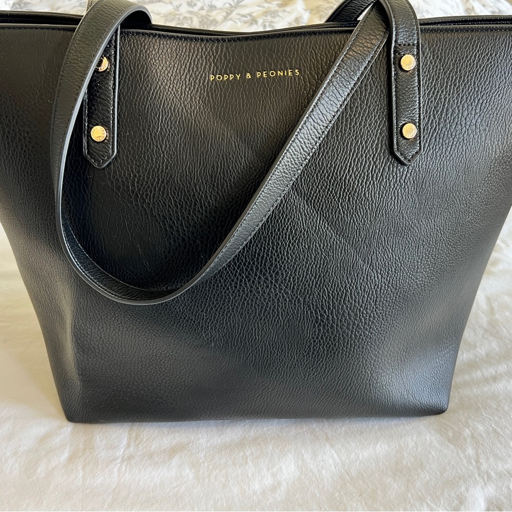 NWT Poppy & Peonies Go-Getter Tote in Black